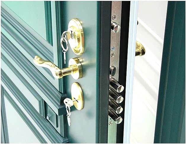 Замена замков в металлической двери